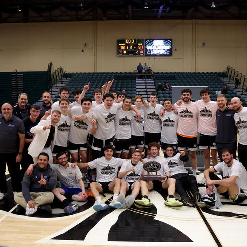 The Macs receive the Skyline Championship trophy.